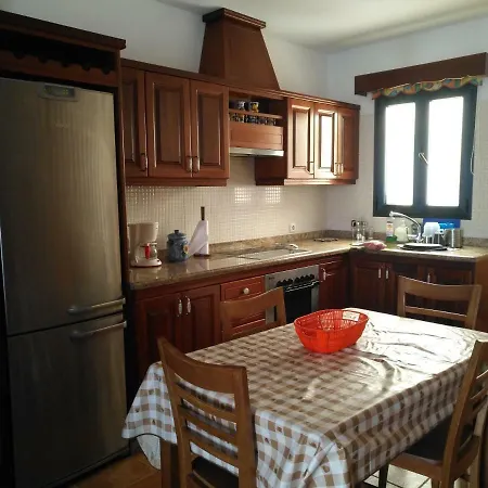 Casa La Caleta فامارا